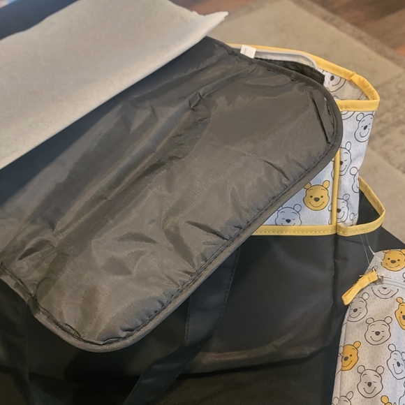 NWT Winnie The Pooh Diaper Bag Set. 8 pieces. Never Used - Picture 6 of 15